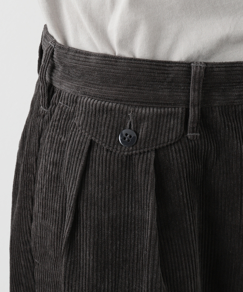 JOURNAL STANDARD J.S HOMESTEAD(ジャーナルスタンダードホームステッド)の「【J.S.Homestead】CORDUROY 2TUCK OFFICER CROPPED(スラックス・メンズ・グレー/キャメル/ベージュ/ブラック・MEDIUM/SMALL/LARGE)」の17枚目の写真