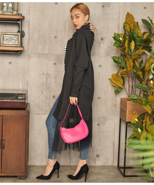 LATINA（ラティーナ）の「レイヤード風チュールヘムロングシャツ（シャツ/ブラウス・レディース・ブラック/ホワイト・FREE）」の7枚目の写真