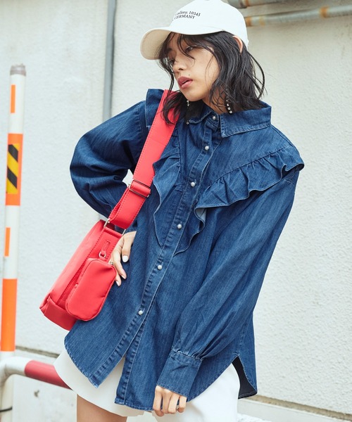 Narcissus(ナルシス)の「【Narcissus】デニムフリルシャツ(シャツ/ブラウス・レディース・ダークブルー/ライトブルー・FREE)」の2枚目の写真