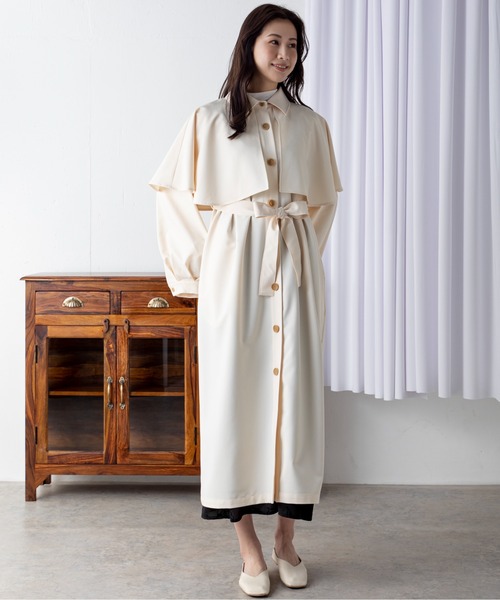 MILLION CARATS（ミリオンカラッツ）の「ケープライクワンピースコート（トレンチコート・レディース・ブルー/オフホワイト・FREE）」の6枚目の写真