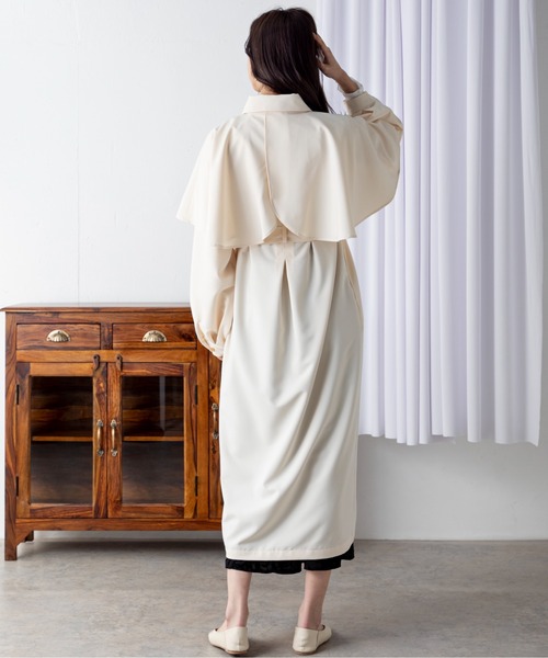 MILLION CARATS（ミリオンカラッツ）の「ケープライクワンピースコート（トレンチコート・レディース・ブルー/オフホワイト・FREE）」の3枚目の写真