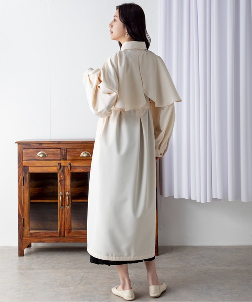 MILLION CARATS（ミリオンカラッツ）の「ケープライクワンピースコート（トレンチコート・レディース・ブルー/オフホワイト・FREE）」の10枚目の写真