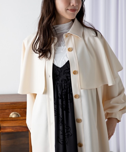 MILLION CARATS（ミリオンカラッツ）の「ケープライクワンピースコート（トレンチコート・レディース・ブルー/オフホワイト・FREE）」の22枚目の写真