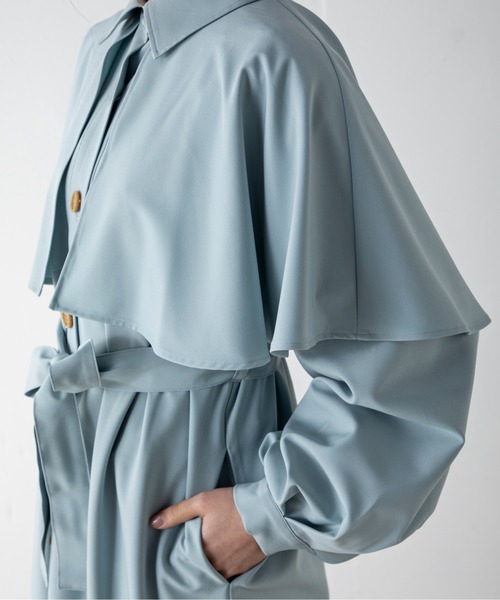 MILLION CARATS（ミリオンカラッツ）の「ケープライクワンピースコート（トレンチコート・レディース・ブルー/オフホワイト・FREE）」の20枚目の写真