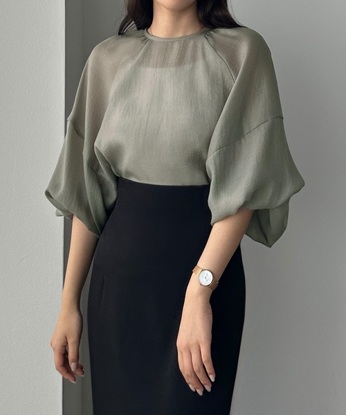 Louere（ルエレ）の「ラグランボリュームスリーブシアートップス（シャツ/ブラウス・レディース・アイボリー/ブラック/モカ/グレー/ピンクベージュ・SMALL/MEDIUM/LARGE/X-LARGE）」の3枚目の写真