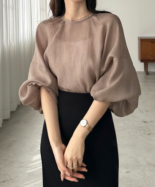 Louere（ルエレ）の「ラグランボリュームスリーブシアートップス（シャツ/ブラウス・レディース・アイボリー/ブラック/モカ/グレー/ピンクベージュ・SMALL/MEDIUM/LARGE/X-LARGE）」の4枚目の写真