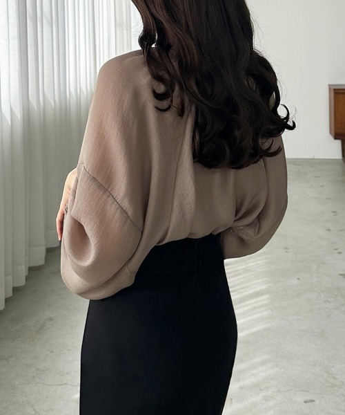 Louere（ルエレ）の「ラグランボリュームスリーブシアートップス（シャツ/ブラウス・レディース・アイボリー/ブラック/モカ/グレー/ピンクベージュ・SMALL/MEDIUM/LARGE/X-LARGE）」の22枚目の写真