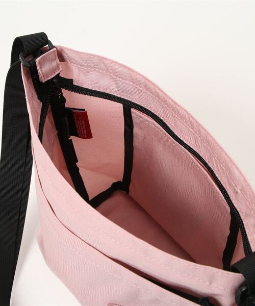 Manhattan Portage(マンハッタンポーテージ)の「Tulip Shoulder Bag Blossom(ショルダーバッグ・レディース・ライトピンク/アイボリー/セージグリーン・X-SMALL)」の14枚目の写真