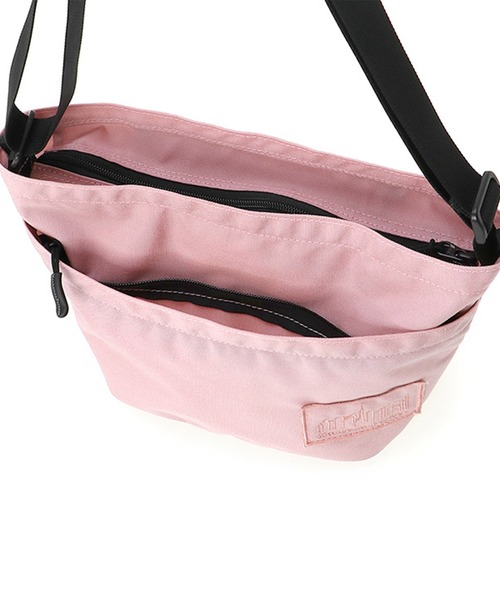 Manhattan Portage(マンハッタンポーテージ)の「Tulip Shoulder Bag Blossom(ショルダーバッグ・レディース・ライトピンク/アイボリー/セージグリーン・X-SMALL)」の8枚目の写真