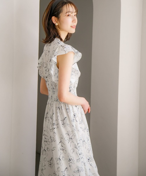 HEYUMM(ヘユム)の「フラワープリントフリルワンピース(ワンピース・レディース・ホワイト系その他/ブラック系その他・ONE/S)」の3枚目の写真