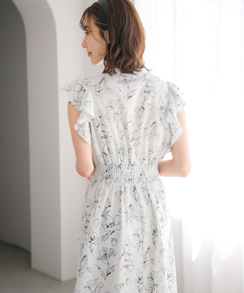HEYUMM(ヘユム)の「フラワープリントフリルワンピース(ワンピース・レディース・ホワイト系その他/ブラック系その他・ONE/S)」の4枚目の写真