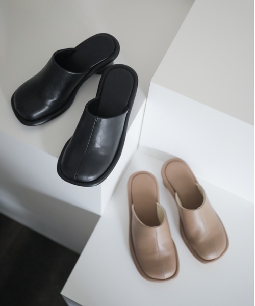 Piedi Nudi(ピエディヌーディ)の「【MIIYOU】オーバーソールスクエアミュール(パンプス・レディース・ブラック/ブラウン・S/M/L)」の2枚目の写真