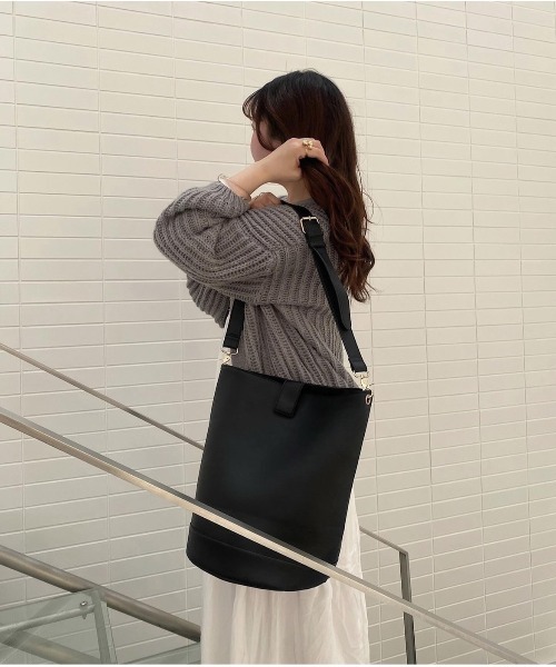 my twilight(マイトワイライト)の「mytwilight シンプルベルトバケツバッグ(ショルダーバッグ・レディース・ブラック/ダークブラウン/ベージュ・FREE)」の17枚目の写真