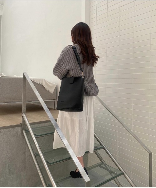 my twilight(マイトワイライト)の「mytwilight シンプルベルトバケツバッグ(ショルダーバッグ・レディース・ブラック/ダークブラウン/ベージュ・FREE)」の18枚目の写真