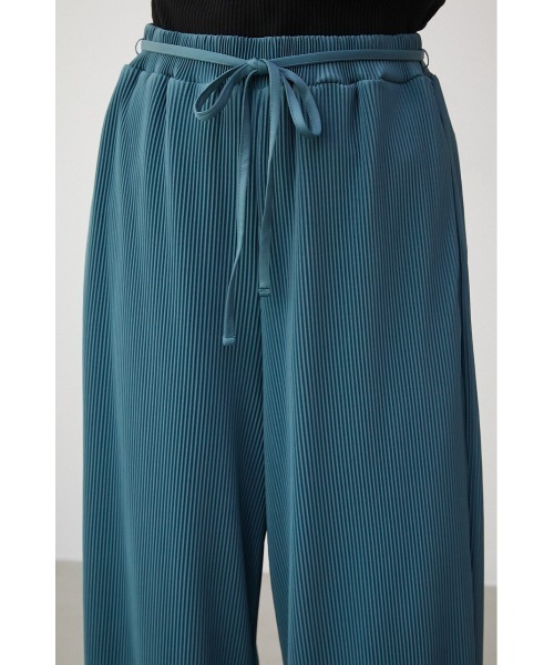 AZUL by moussy(アズールバイマウジー)の「PLEATS RELAX WIDE PANTS/プリーツリラックスワイドパンツ(その他パンツ・レディース・ベージュ/ライトブルー/ブラック・SMALL/MEDIUM)」の21枚目の写真