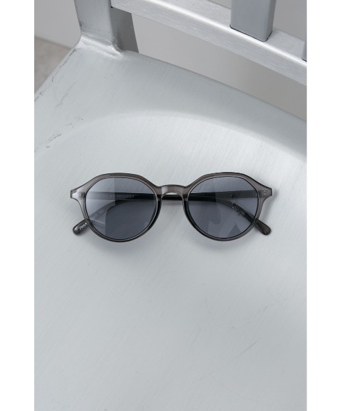 AZUL by moussy（アズールバイマウジー）の「POLYGON SHAPED EYEWEAR/ポリゴンシェイプアイウェア（サングラス・レディース・ブラック/ブラウン・FREE）」の2枚目の写真