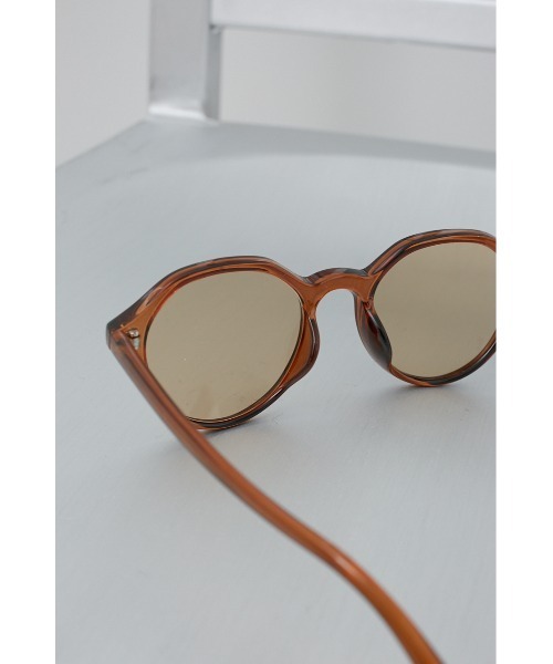AZUL by moussy（アズールバイマウジー）の「POLYGON SHAPED EYEWEAR/ポリゴンシェイプアイウェア（サングラス・レディース・ブラック/ブラウン・FREE）」の15枚目の写真