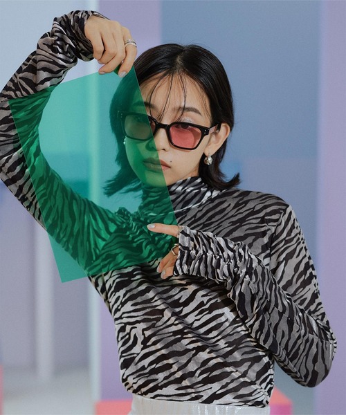 miette(ミエット)の「フロッキープリントシアーハイネックトップス(Tシャツ/カットソー・レディース・ブルー系その他/ベージュ系その他/ブラック系その他/イエロー系その他/ブラック・FREE)」の3枚目の写真
