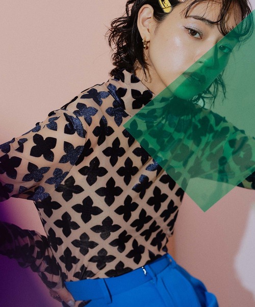 miette(ミエット)の「フロッキープリントシアーハイネックトップス(Tシャツ/カットソー・レディース・ブルー系その他/ベージュ系その他/ブラック系その他/イエロー系その他/ブラック・FREE)」の9枚目の写真