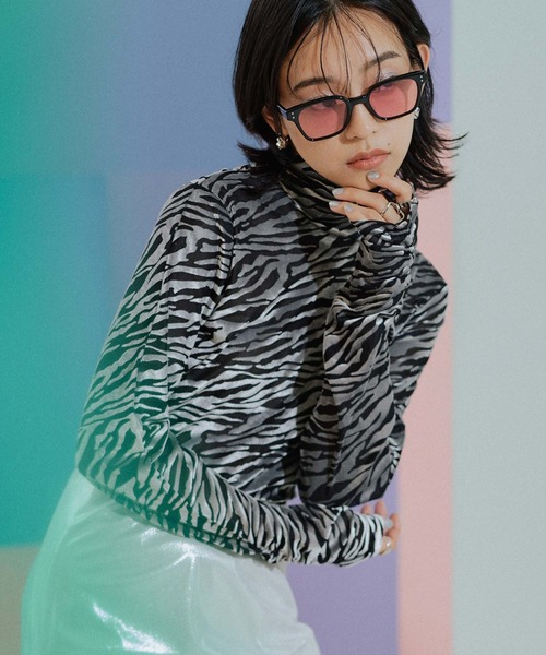 miette(ミエット)の「フロッキープリントシアーハイネックトップス(Tシャツ/カットソー・レディース・ブルー系その他/ベージュ系その他/ブラック系その他/イエロー系その他/ブラック・FREE)」の13枚目の写真