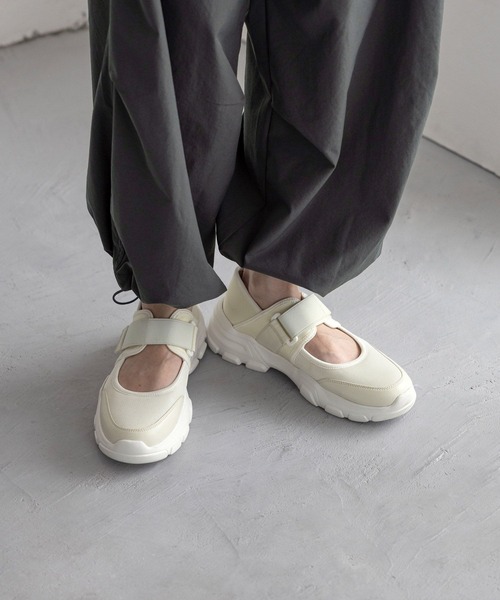 LEPSIM（レプシィム）の「ストラップ厚底スニーカー　966658（スニーカー・レディース・ブラック×ホワイト/オフホワイト/ブラック×ブラック・MEDIUM/LARGE）」の5枚目の写真