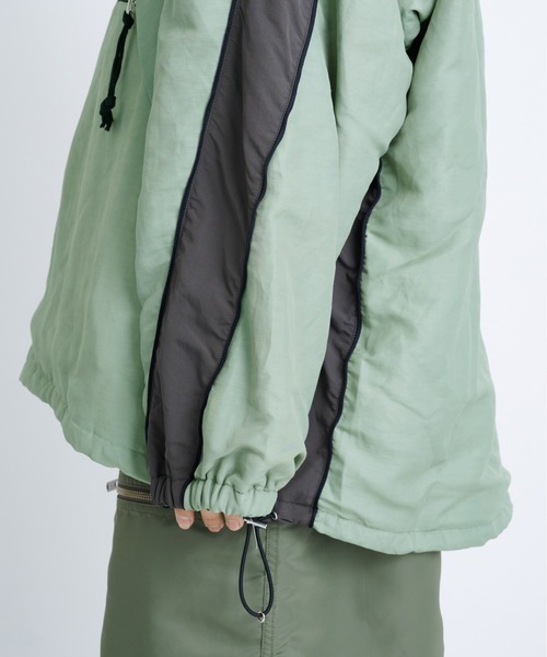 ANEI(アーネイ)の「【ANEI】RUDI ANORAK THERMAL(ミリタリージャケット・メンズ・ブラック/セージグリーン・2/3)」の9枚目の写真