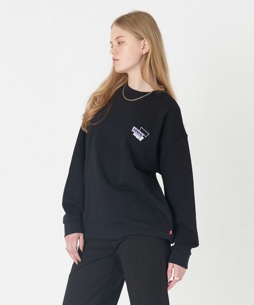 Levi's(リーバイス)の「Levi's/リーバイス クルーネックスウェットシャツ ブラック HITS(スウェット・レディース・ブラック・S/M/XS)」の2枚目の写真