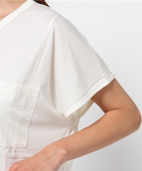 MOUSSY（マウジー）の「FRONT SLIT DOLMAN TEE J（Tシャツ/カットソー・レディース・ホワイト/ライトブラウン/カーキ系・FREE）」の9枚目の写真