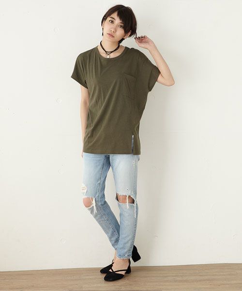MOUSSY（マウジー）の「FRONT SLIT DOLMAN TEE J（Tシャツ/カットソー・レディース・ホワイト/ライトブラウン/カーキ系・FREE）」の16枚目の写真