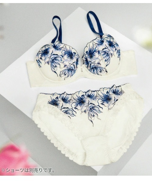 Triumph(トリンプ)の「天使のブラ(R) 魔法のハリ感586 ブラジャー【D,E,Fカップ】 TR586 WHU(ブラジャー・レディース・ピンク/ブラック/ホワイト/イエロー・F75/E70/E80/D70/D80/D65/F70/D75/E75/E65)」の5枚目の写真