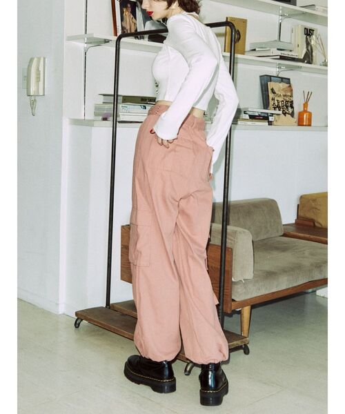 jouetie（ジュエティ）の「カットアウトフィットトップス【Uネック/レイヤード】（Tシャツ/カットソー・レディース・ブラック/オフホワイト/パープル・MEDIUM）」の15枚目の写真