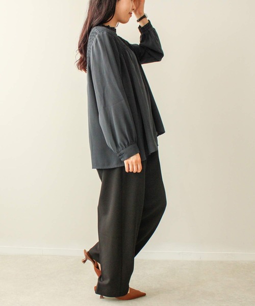 leswel（レスウェル）の「【L～5L 大きいサイズ】カット ジョーゼット タック テーパードパンツ（その他パンツ・レディース・ブラウン/ブラック・5L/4L/3L/LL/L）」の4枚目の写真