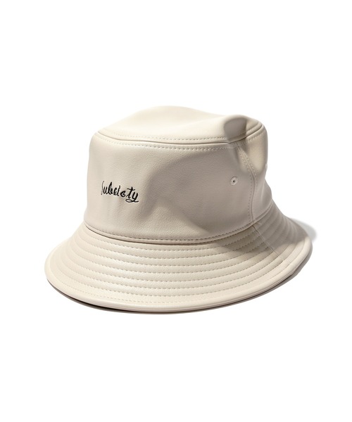 Subciety（サブサエティ）の「FAKE LEATHER BUCKET HAT（ハット・メンズ・ベージュ/ブラック・FREE）」の5枚目の写真