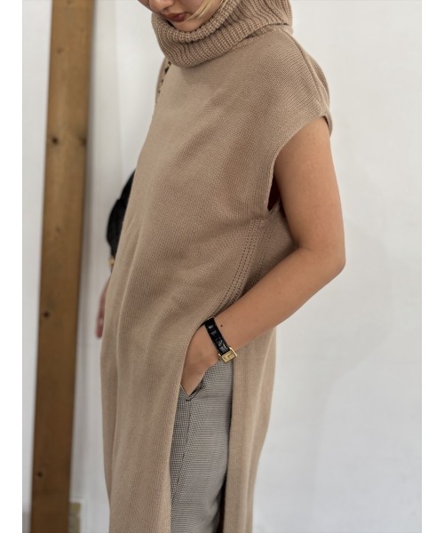 Day and Grade（デイアンドグレイド）の「【大胆タートルネック大胆スリット】ノースリーブ ロングニットチュニック / サイドスリット レイヤード（ニット/セーター・レディース・キャメル/ブラック・FREE）」の12枚目の写真