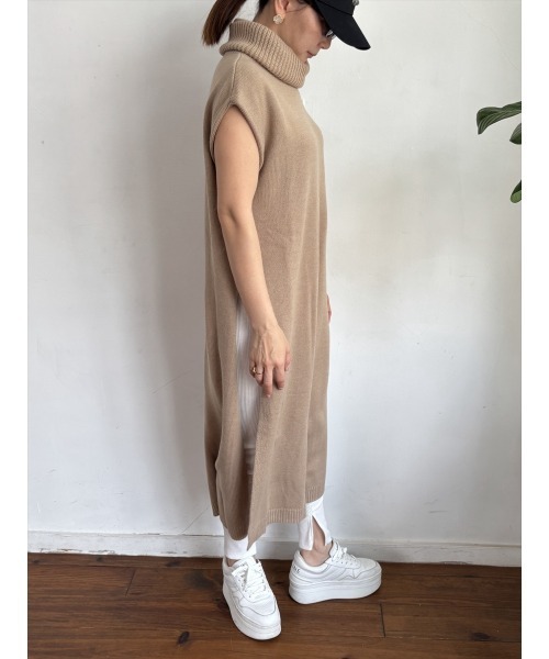 Day and Grade（デイアンドグレイド）の「【大胆タートルネック大胆スリット】ノースリーブ ロングニットチュニック / サイドスリット レイヤード（ニット/セーター・レディース・キャメル/ブラック・FREE）」の22枚目の写真
