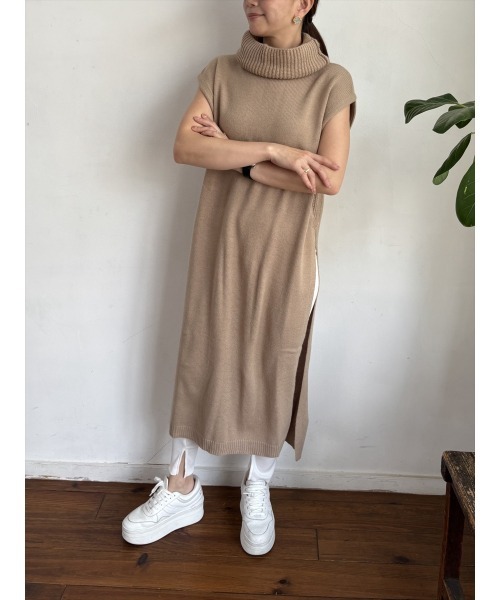 Day and Grade（デイアンドグレイド）の「【大胆タートルネック大胆スリット】ノースリーブ ロングニットチュニック / サイドスリット レイヤード（ニット/セーター・レディース・キャメル/ブラック・FREE）」の21枚目の写真