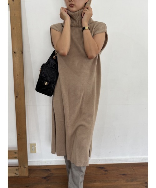 Day and Grade（デイアンドグレイド）の「【大胆タートルネック大胆スリット】ノースリーブ ロングニットチュニック / サイドスリット レイヤード（ニット/セーター・レディース・キャメル/ブラック・FREE）」の8枚目の写真