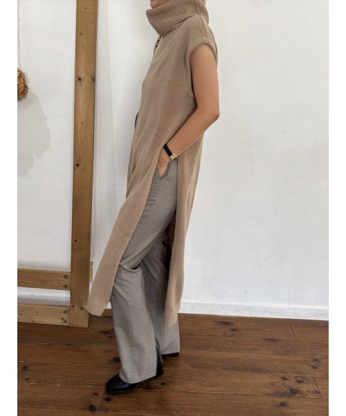 Day and Grade（デイアンドグレイド）の「【大胆タートルネック大胆スリット】ノースリーブ ロングニットチュニック / サイドスリット レイヤード（ニット/セーター・レディース・キャメル/ブラック・FREE）」の11枚目の写真