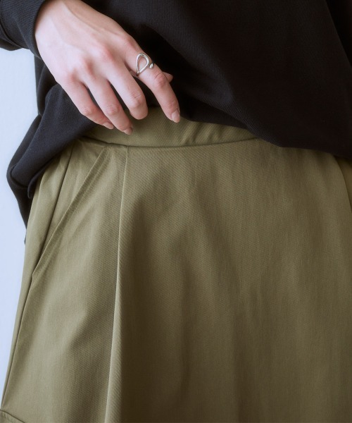 SMILE LAND(スマイルランド)の「<大きいサイズ> ポケットデザインロングスカート(ゆったりヒップ)(スカート・レディース・カーキ/ブラック/キャメル/アイボリー・LL/L/4L/5L/3L)」の6枚目の写真