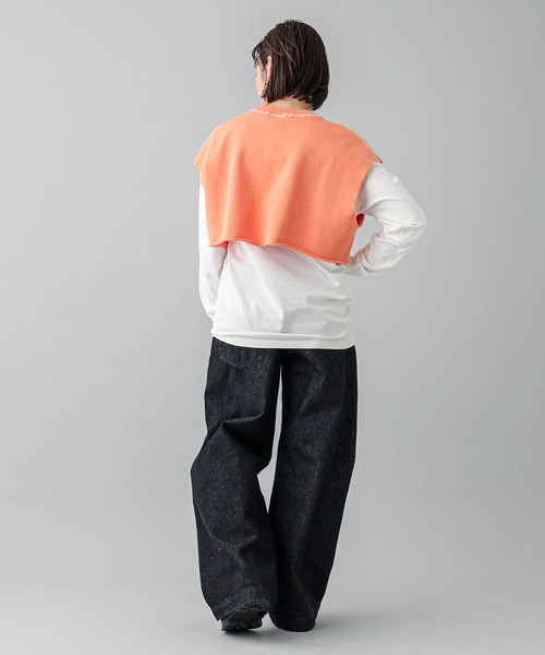 X-girl（エックスガール）の「CROPPED SWEAT VEST（ベスト・レディース・チャコール/オレンジ/ベージュ・ONE SIZE）」の11枚目の写真