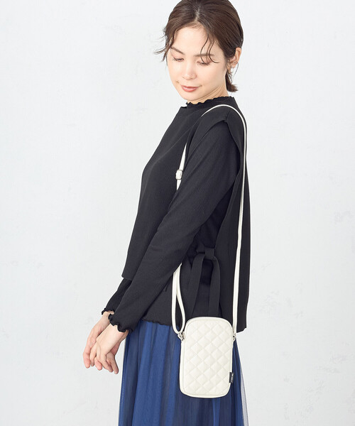 MONO　COMME CA（モノコムサ）の「キルティング スマホ ミニショルダー（ショルダーバッグ・レディース・ライトイエロー/グリーン/シルバー/オフホワイト/ブラック・FREE）」の2枚目の写真