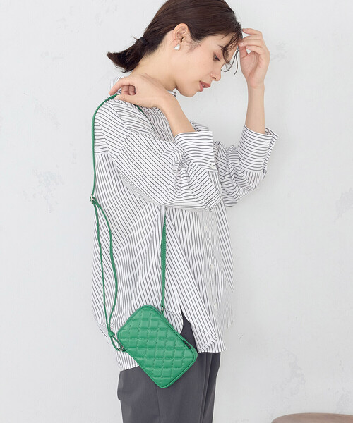 MONO　COMME CA（モノコムサ）の「キルティング スマホ ミニショルダー（ショルダーバッグ・レディース・ライトイエロー/グリーン/シルバー/オフホワイト/ブラック・FREE）」の3枚目の写真