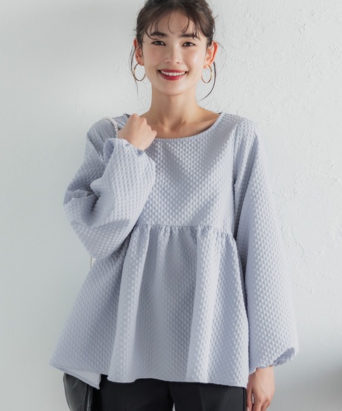 coca(coca)(コカ)の「ダイヤエンボスバックリボンブラウス(シャツ/ブラウス・レディース・ダークブルー/ブラック・M/L)」の2枚目の写真