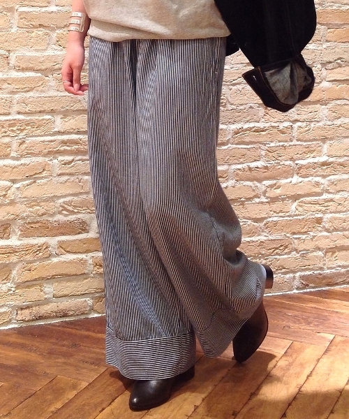 JOURNAL STANDARD(ジャーナルスタンダード)の「テンセルコットン インディゴストライプパンツ#(その他パンツ・レディース・ネイビー/ライトブルー・38/36/40)」の1枚目の写真