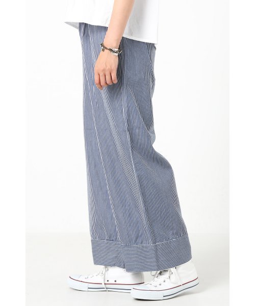 JOURNAL STANDARD(ジャーナルスタンダード)の「テンセルコットン インディゴストライプパンツ#(その他パンツ・レディース・ネイビー/ライトブルー・38/36/40)」の17枚目の写真
