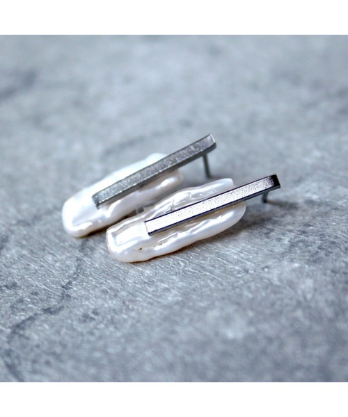 tone(トーン)の「【Willija】金属アレルギー対応《uniQpearl》淡水パールのピアス(MA)(ピアス(両耳用)・レディース・ゴールド/シルバー/シルバー系2/シルバー系4/シルバー系3・FREE)」の2枚目の写真