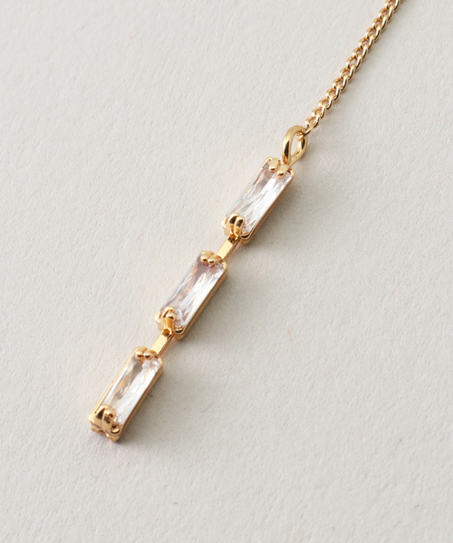 La TOTALITE(ラトータリテ)の「【Ettika/エティカ】crystal baguette earrings(ピアス(両耳用)・レディース・ゴールド・FREE)」の4枚目の写真