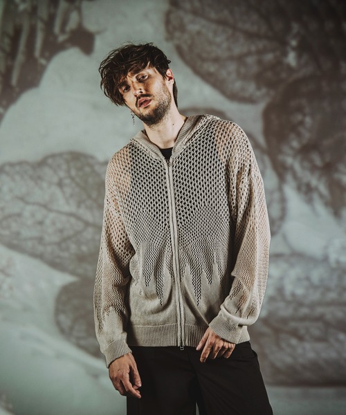 NO ID.(ノーアイディ)の「グラデーションシアーニットZIPパーカ(パーカー・メンズ・グレー/ブラック/グレイッシュベージュ・ONE SIZE)」の9枚目の写真