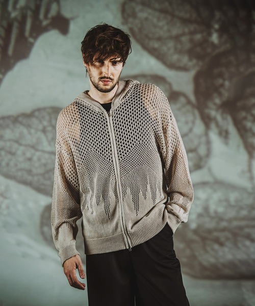 NO ID.(ノーアイディ)の「グラデーションシアーニットZIPパーカ(パーカー・メンズ・グレー/ブラック/グレイッシュベージュ・ONE SIZE)」の10枚目の写真