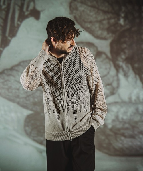 NO ID.(ノーアイディ)の「グラデーションシアーニットZIPパーカ(パーカー・メンズ・グレー/ブラック/グレイッシュベージュ・ONE SIZE)」の11枚目の写真